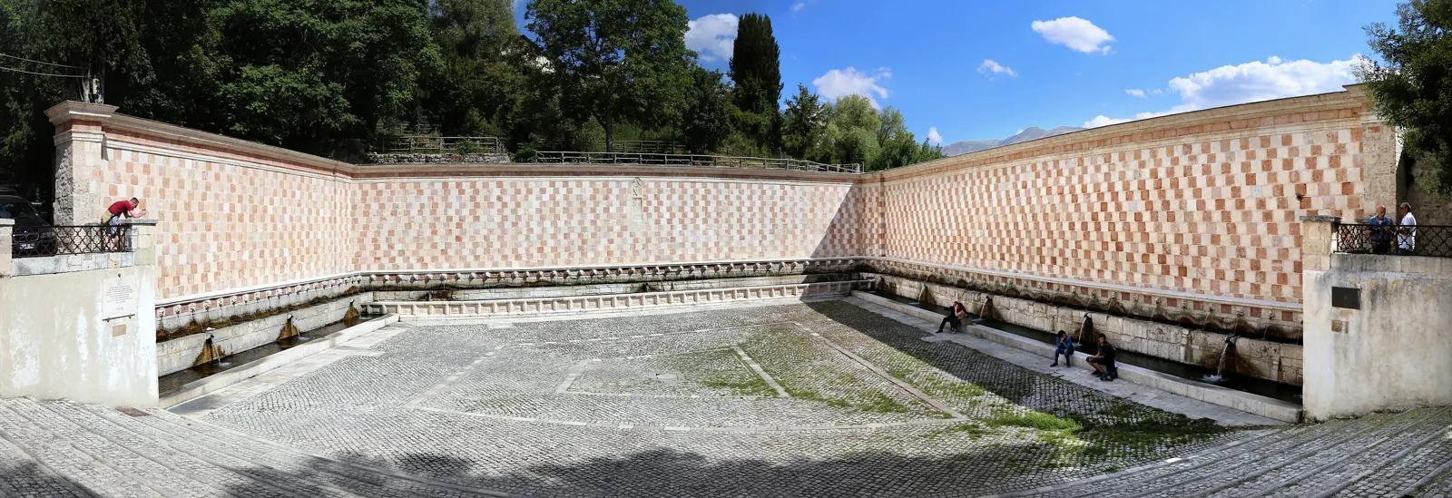 Fontana delle 99 Cannelle