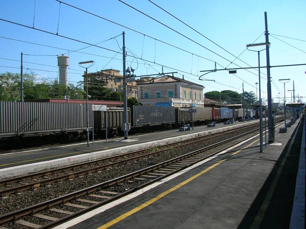 Stazione di Campoleone, Aprilia