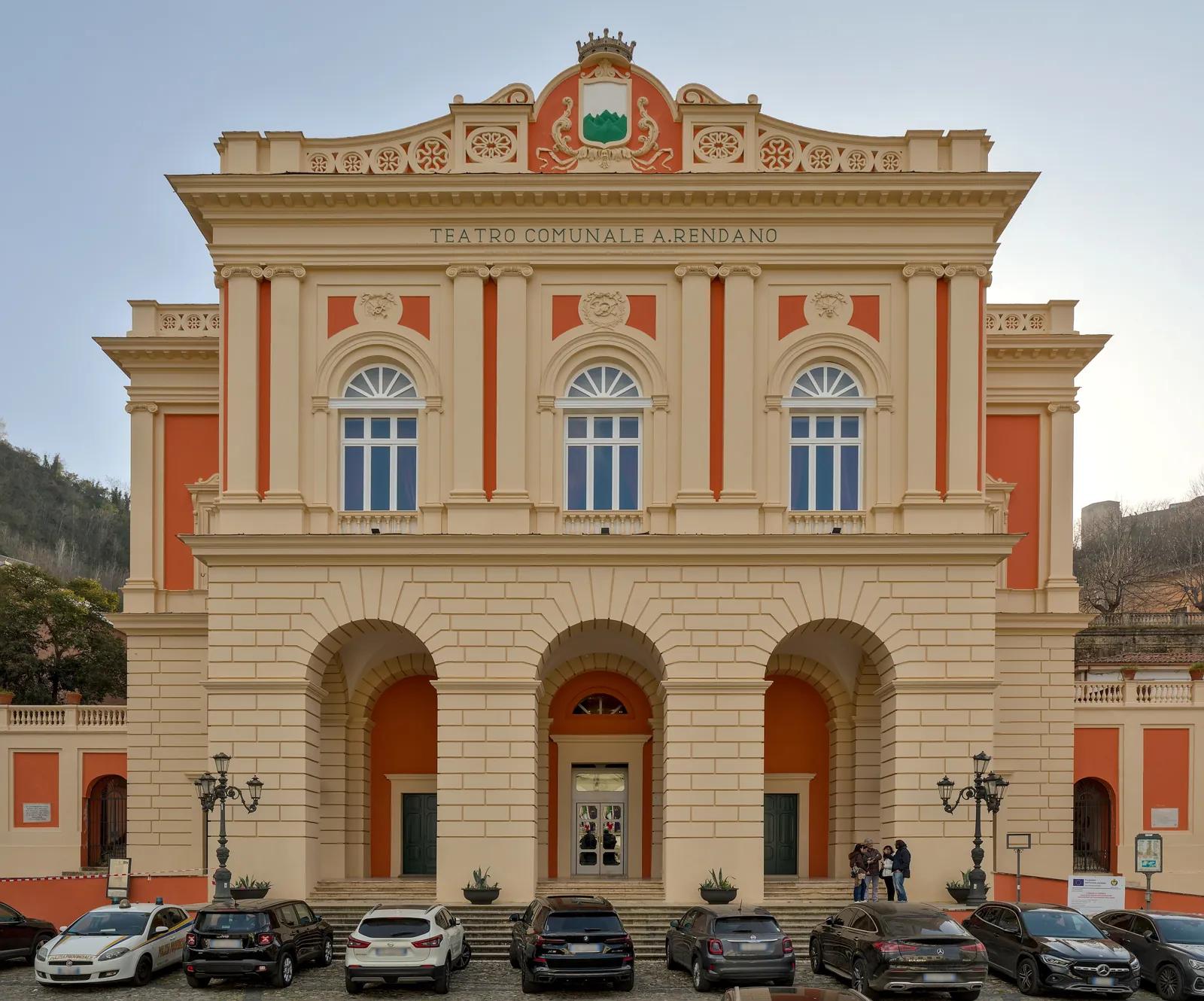 Piazza XV Marzo e Teatro Rendano