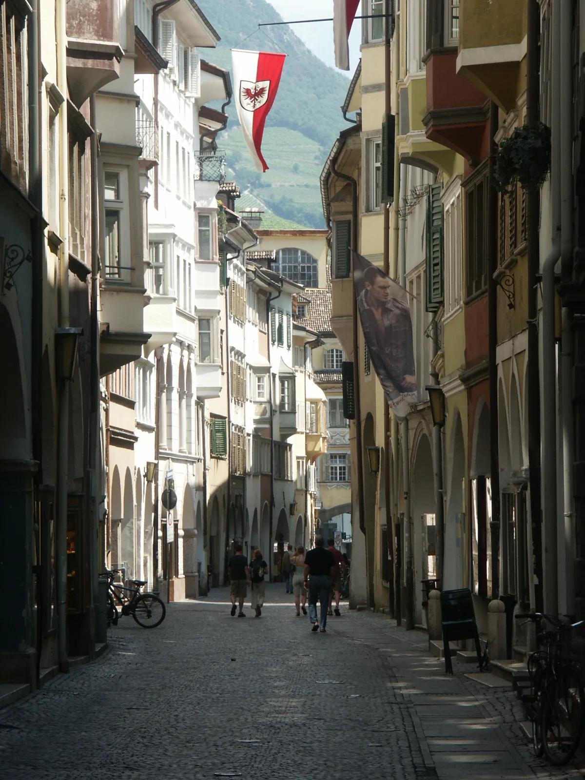 Via dei Portici